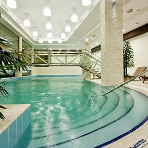 Earth & People Hotel & Spa - Free Parking & Swimming Pool
